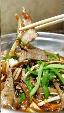 今日美食打卡吃瓜,瓜果飘香，尽享夏日美味时光