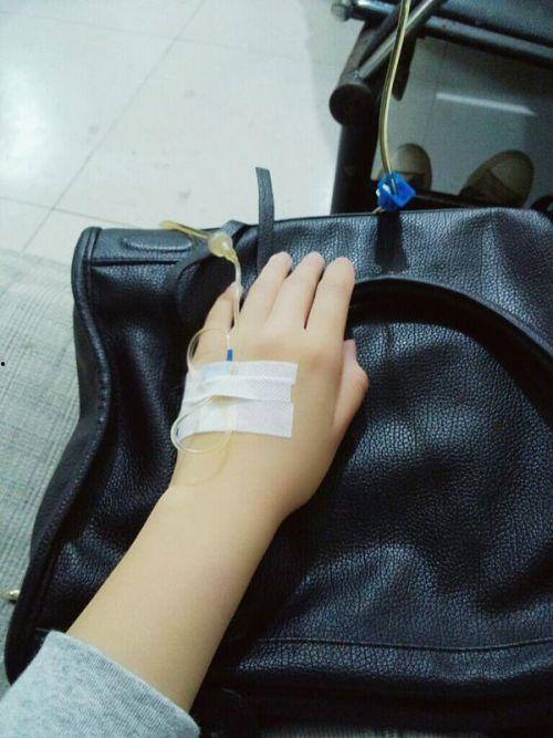 手部打针图片大全,真实记录针尖下的温馨与勇敢