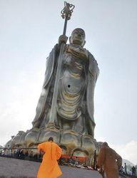 地藏菩萨视频,慈悲为本，救苦救难的神圣形象