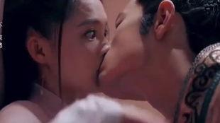 床吻戏大全视频,浪漫瞬间，情感火花瞬间点燃