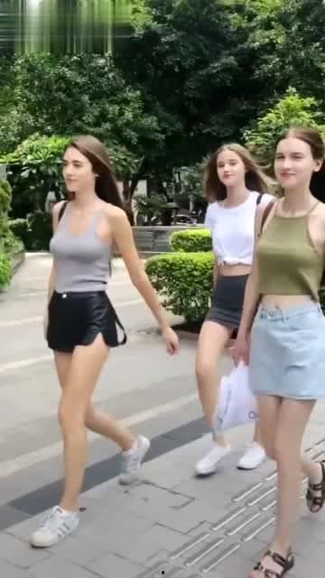 走模特步视频,视频中的时尚演绎